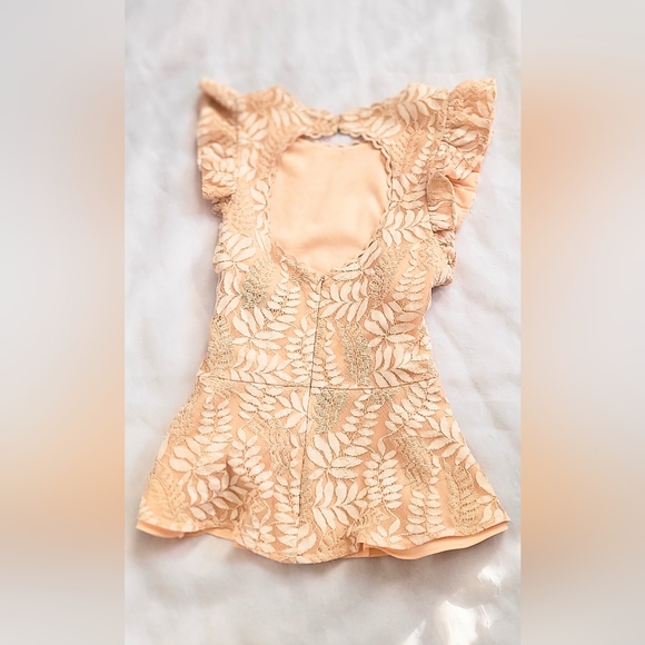 NWOT! Adelyn Rae Anthropologie Women's Lace Peplum Blouse Size XS - Picture 4 of 4